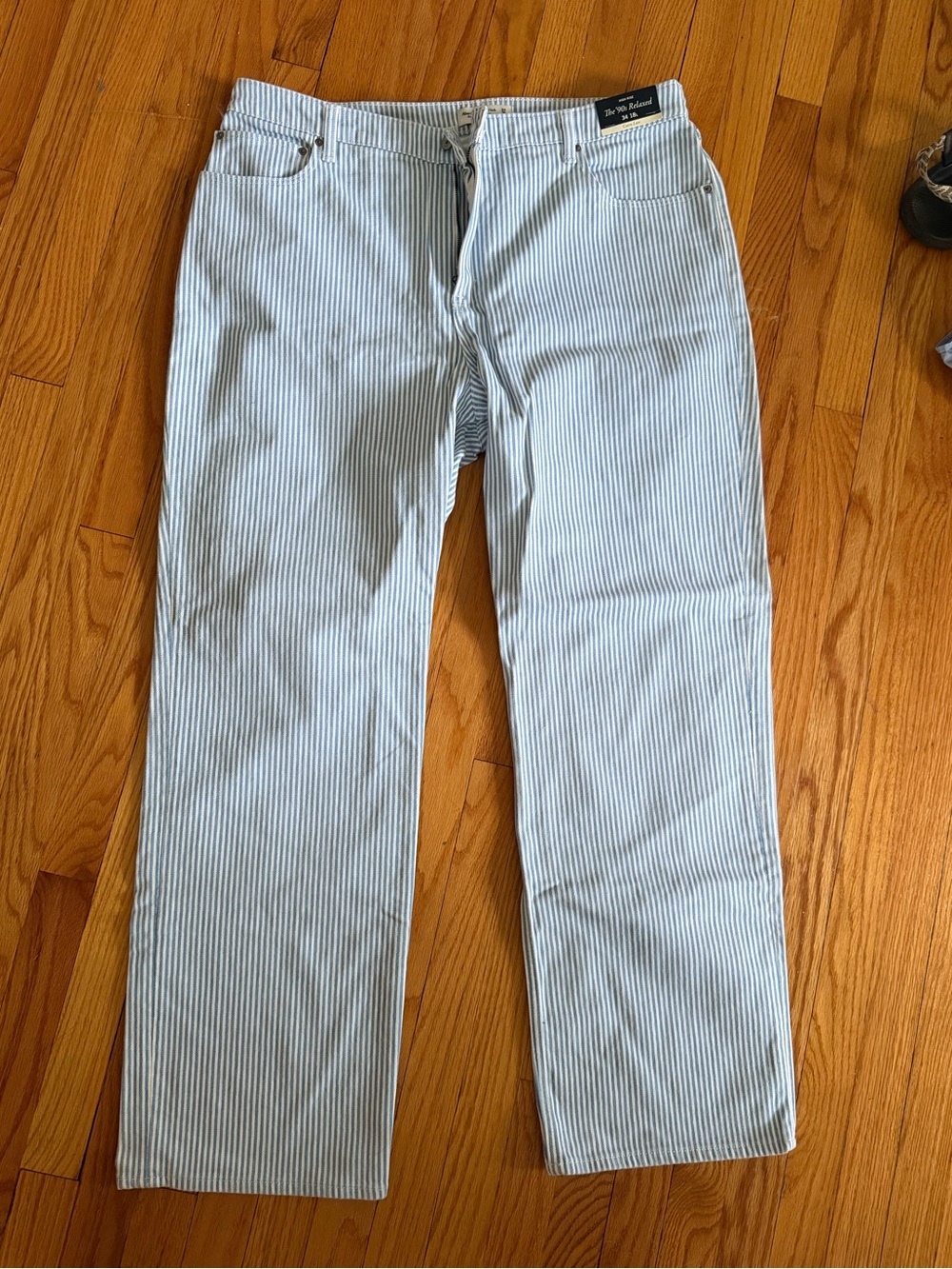 Abercrombie High Rise 90s Relaxed Jeans (Curve Love) - Picture 5 of 10